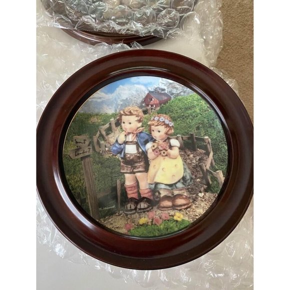 MJ Hummel Little Companions Collectors Plates - Lot of 6 with certificates - Picture 9 of 10